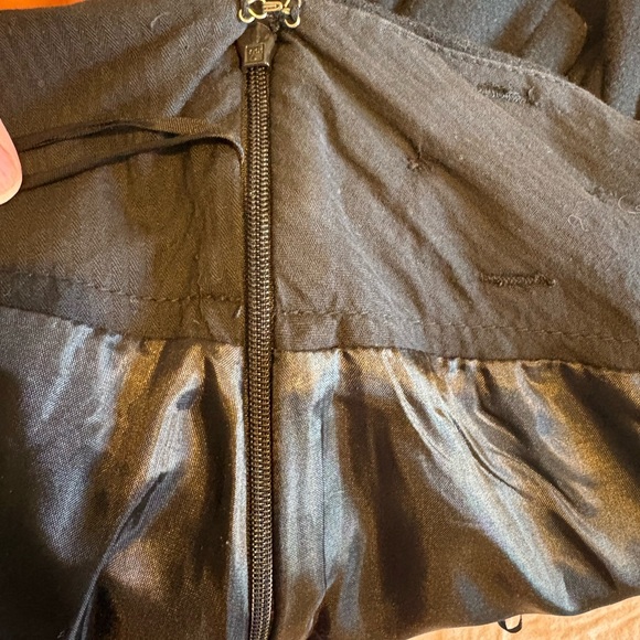 GAP Women's Black Mini Skirt with Ruffle Hem - Picture 6 of 9